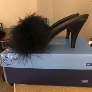 Hustler slipper heels
